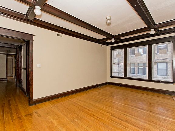 4th image of 938 W Argyle St #3