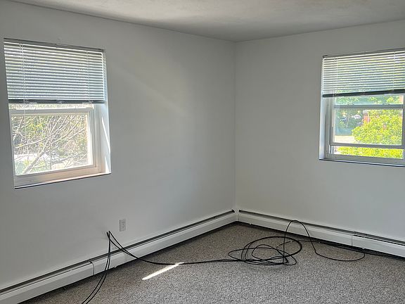 4th image of 310 Copeland St #44