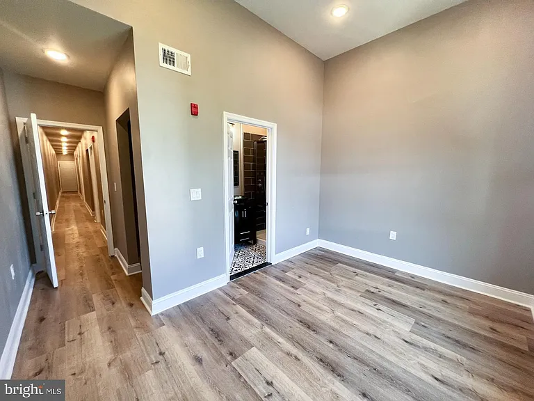 1429 W Diamond St #2 — Photo 8