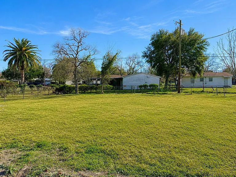 603 Wisteria St — Photo 10
