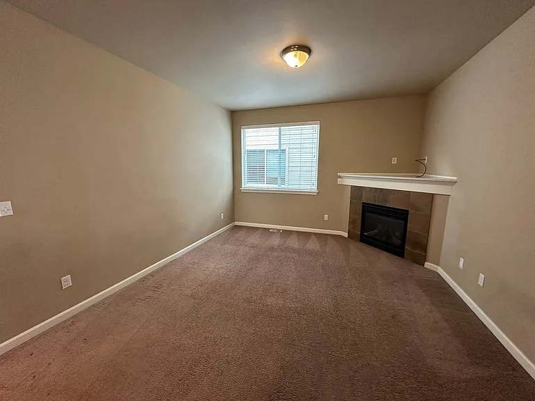 1415 Grindstone Dr SE — Photo 3