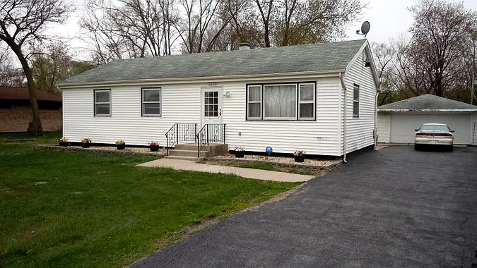 10304 S 83rd Ave photo 1