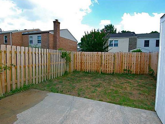2nd image of 1809 Carlton E