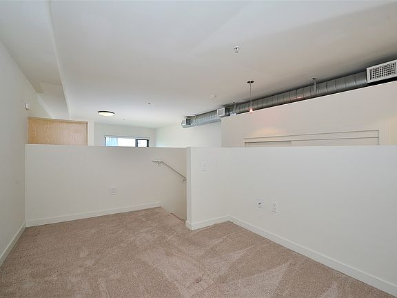 5th image of 889 Date St Unit 432