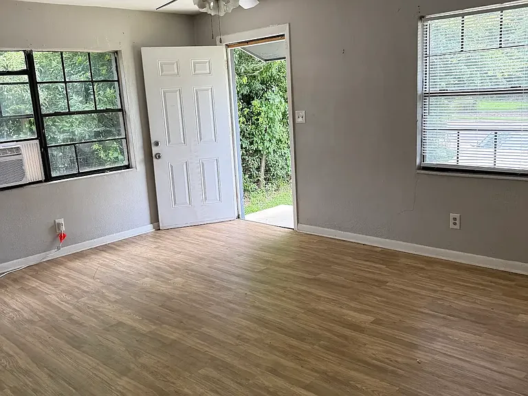826 Gamble St — Photo 2