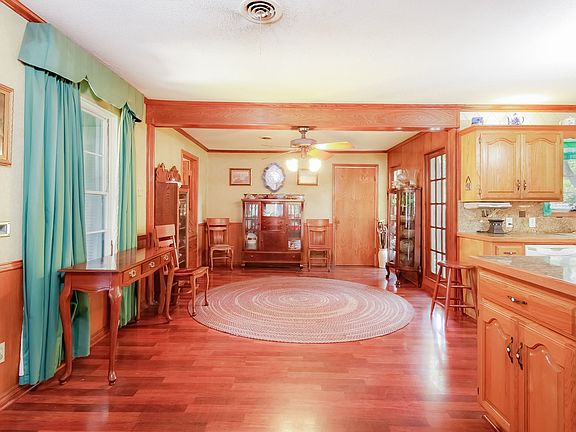 5th image of 9128 Longmont Dr