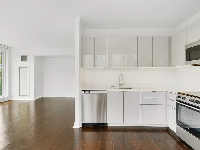400 W 113th St #329 — Photo 7