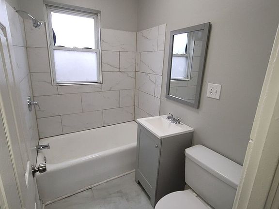 3rd image of 5801-5805 S Sacramento Ave #5805-2