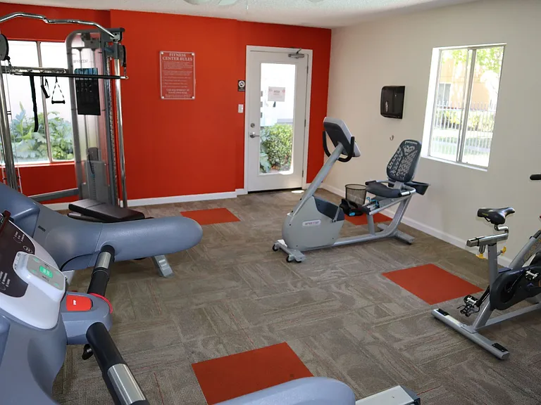 Greenbriar Villa Apartments — Photo 10