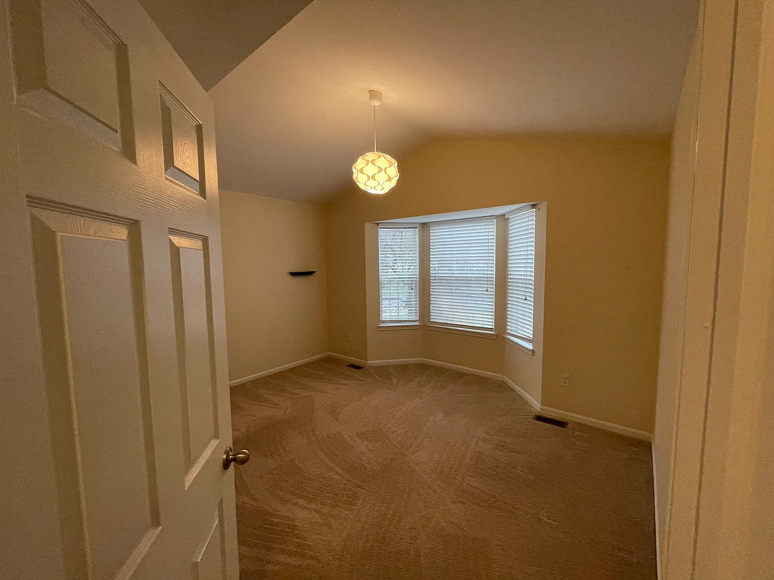 4 bed, 2474 sqft, $2,500 — Photo 3
