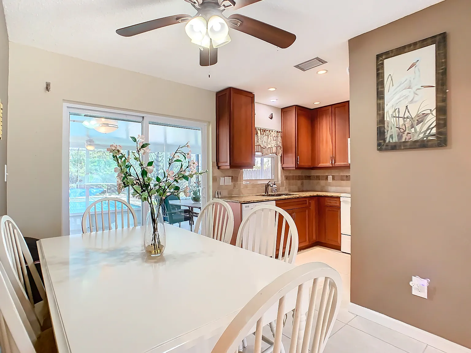 3 bed, 1112 sqft, $5,000 — Photo 4