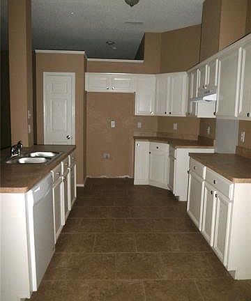 3rd image of 1321 Forbes Dr