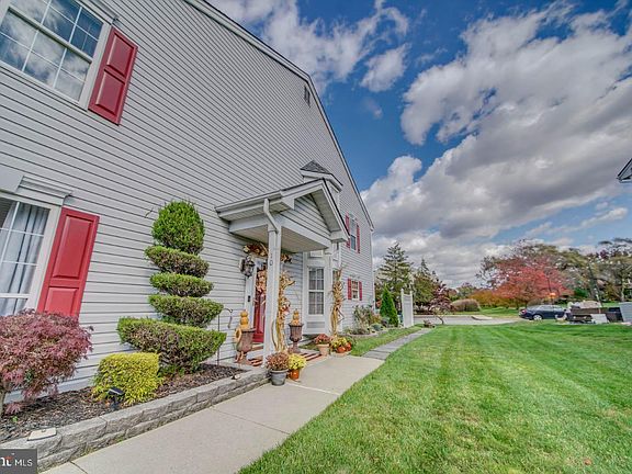 4th image of 10 Muirfield Ct