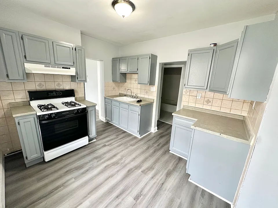 169 Johnson Ave #2R