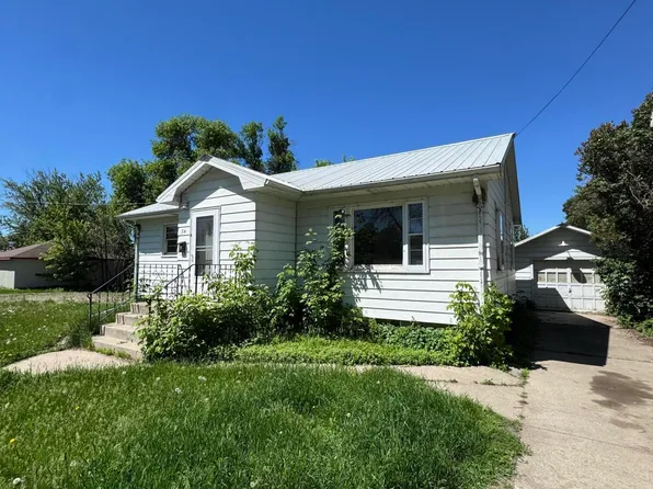 314 4th Ave SW, Jamestown, ND 58401
