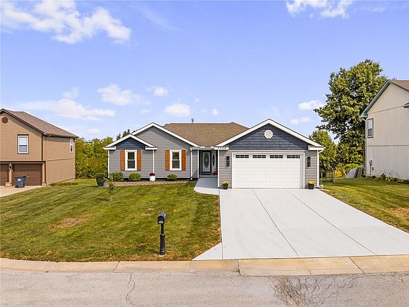 3rd image of 2330 NE Maybrook Dr
