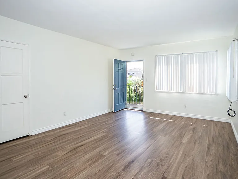 849 Emerald St — Photo 3