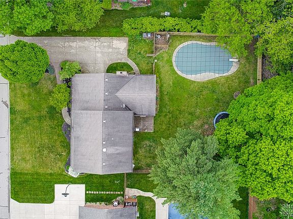 3rd image of 1975 Highland Meadows Dr