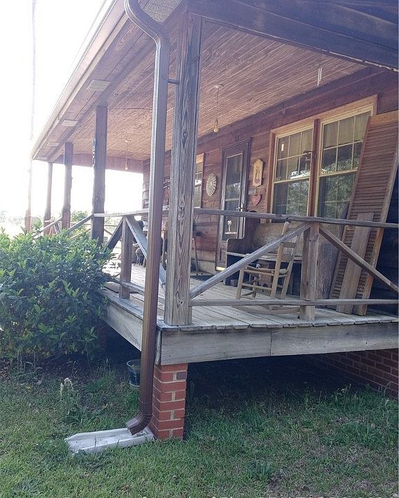 2nd image of 998 Kite Rd
