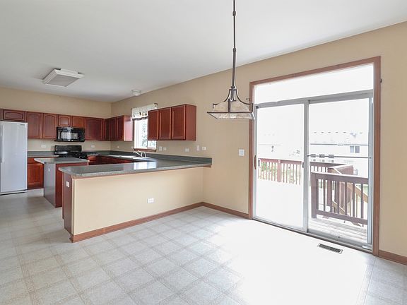 3rd image of 39598 N Queensbury Ln
