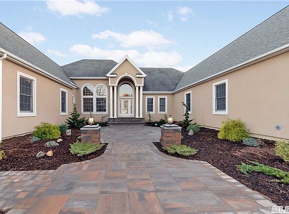 2nd image of 9 Turnberry Ct