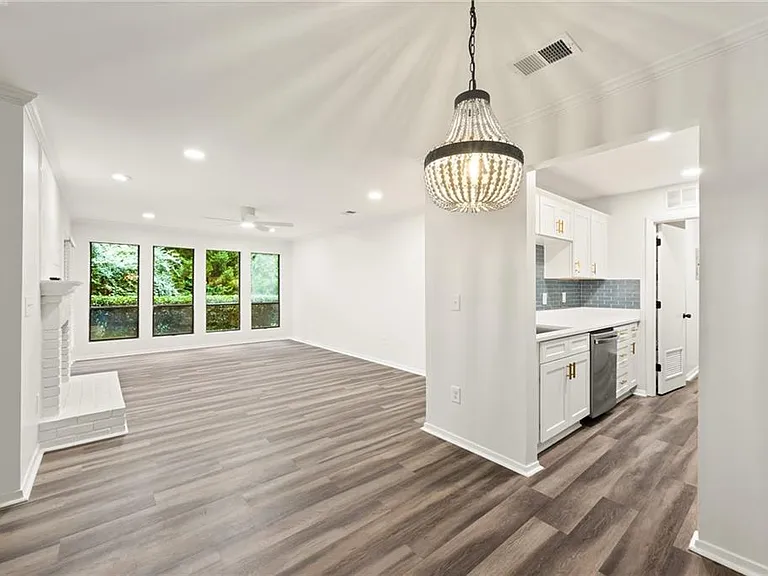 521 Warm Springs Cir — Photo 3