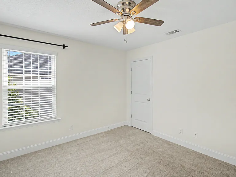 906 Rachel Ln — Photo 25