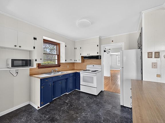 5th image of 2159 New Holland Rd