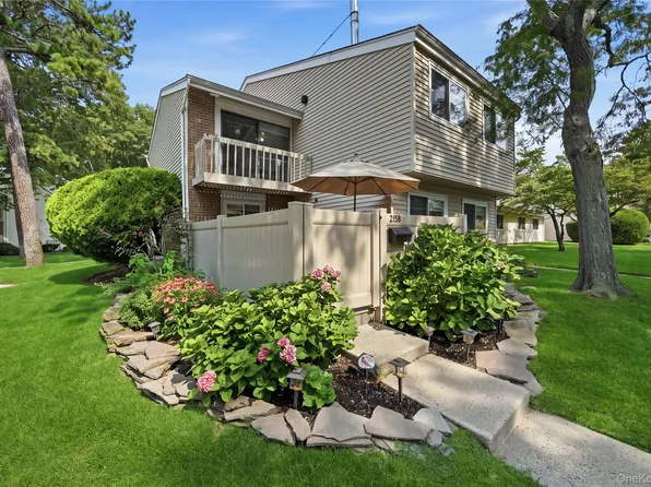 215 Springmeadow Drive #B, Holbrook, NY 11741