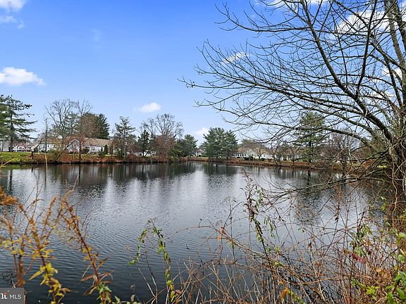 4th image of 84 Parkway Dr Unit B