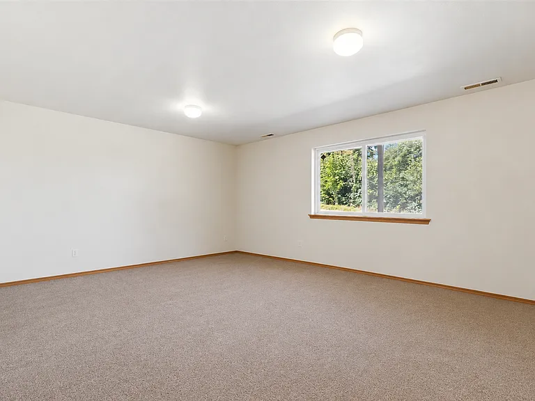 470 E Rasor Rd — Photo 10
