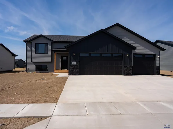 619 Bull Run Dr, Box Elder, SD 57719