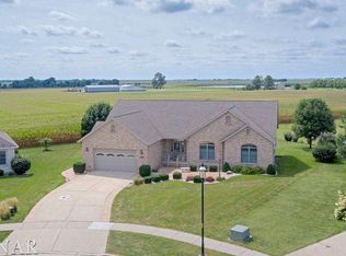 11 Cobblestone Ln, Minier, IL 61759