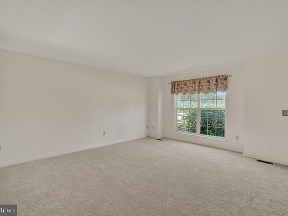 5th image of 15 Katie Ct