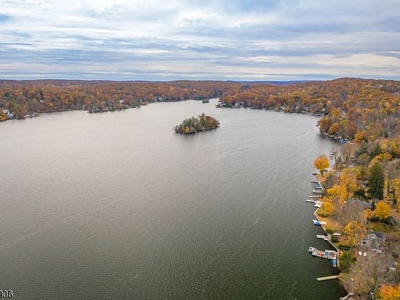 4th image of 2176 Lakeside Dr W