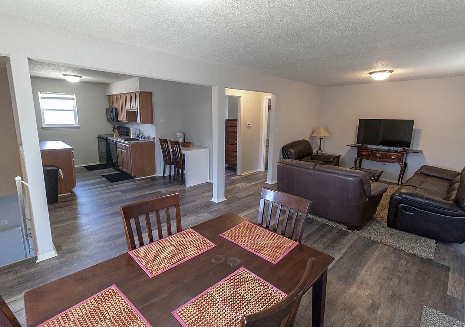 Stonegate Complex -- Fully Furnished and Utilities Included! — Photo 4