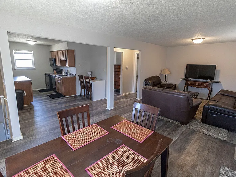 201 Wheaton Ct — Photo 4