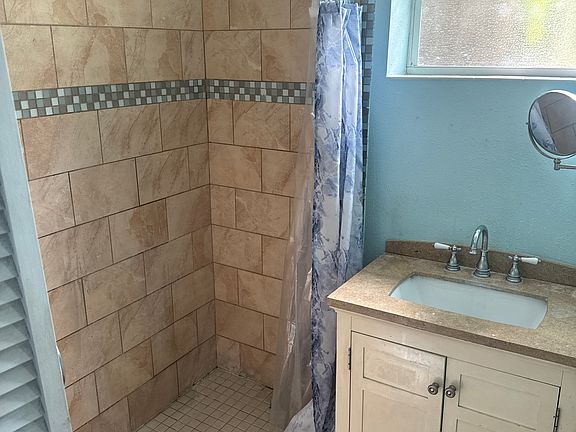 5th image of 146 E Voorhis Ave APT 1