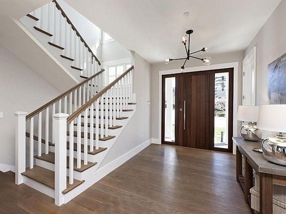 5th image of 841 Stanford Ave