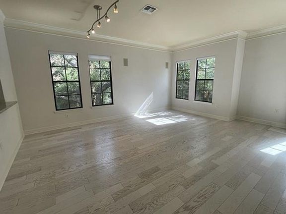 3rd image of 506 Mirasol Cir APT 101