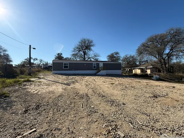 4634 Waterwood Pass, Elmendorf, TX 78112