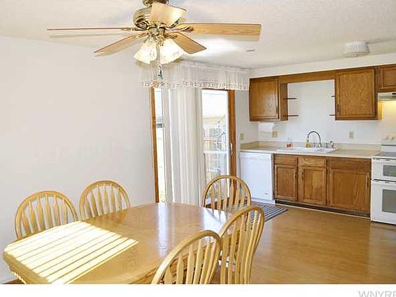 3rd image of 221 Wimbledon Ct