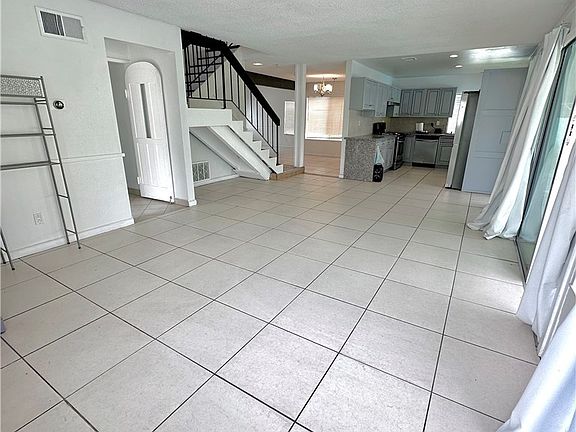 5th image of 1321 E Lingard St