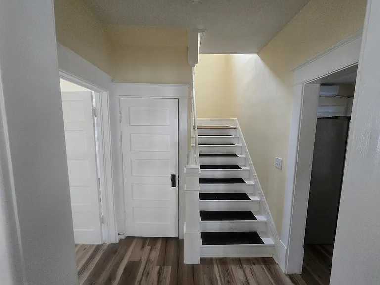 724 Temple Ave — Photo 11