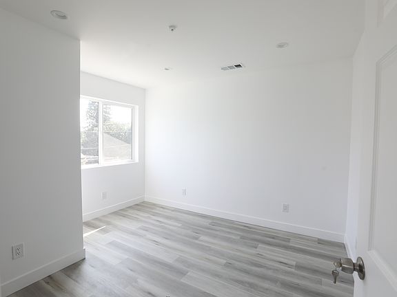 3rd image of 116 N Heliotrope Ave #A