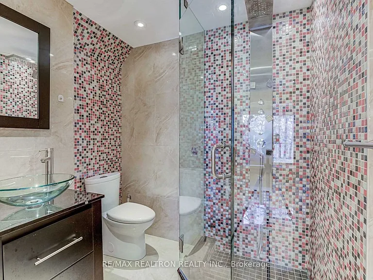 47 Summitcrest Dr #LOWER — Photo 11