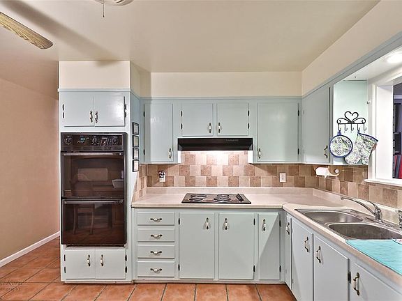 3rd image of 3201 Edgemont Dr