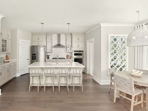 Kitchen with large island