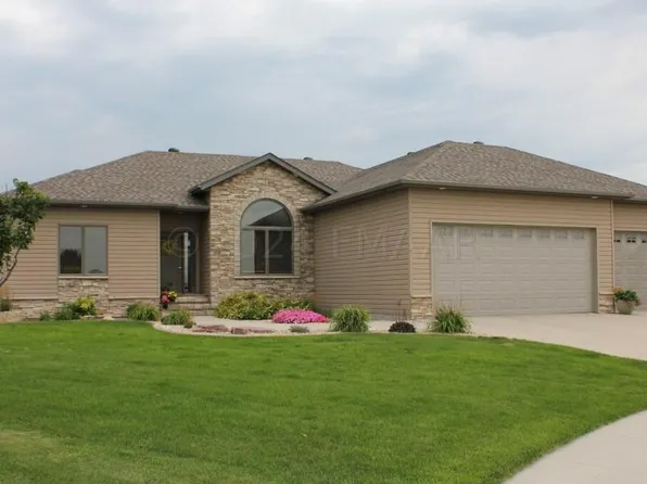 501 Willow Bend Cir, Casselton, ND 58012
