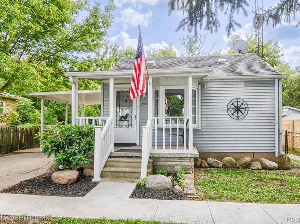 1512 Brady Ave, Burton, MI 48529